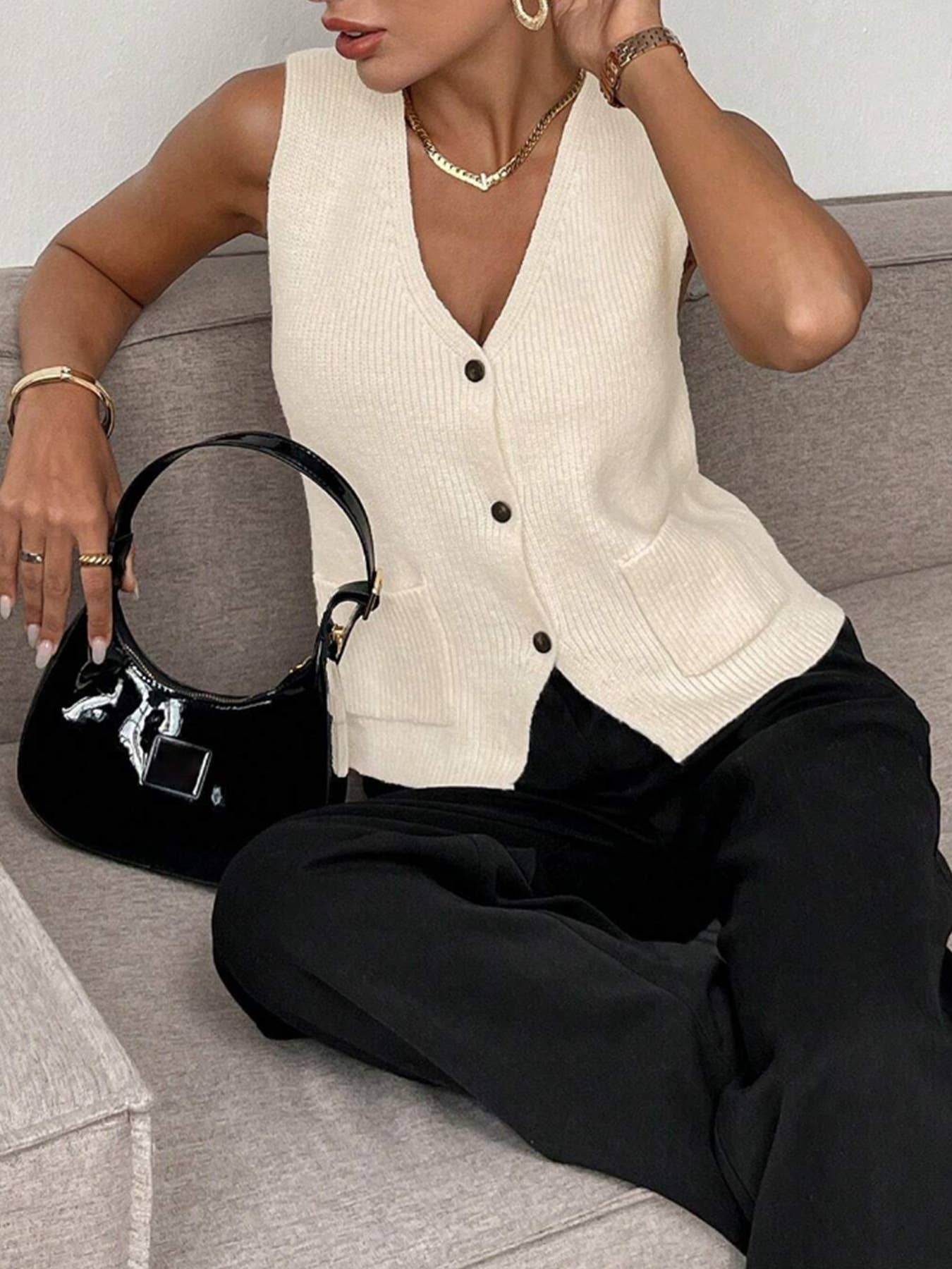 V-neck knitted solid color single-breasted vest