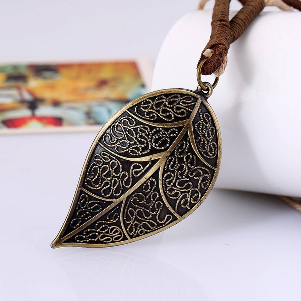 VINTAGE CREATIVE LEAF LEATHER NECKLACE