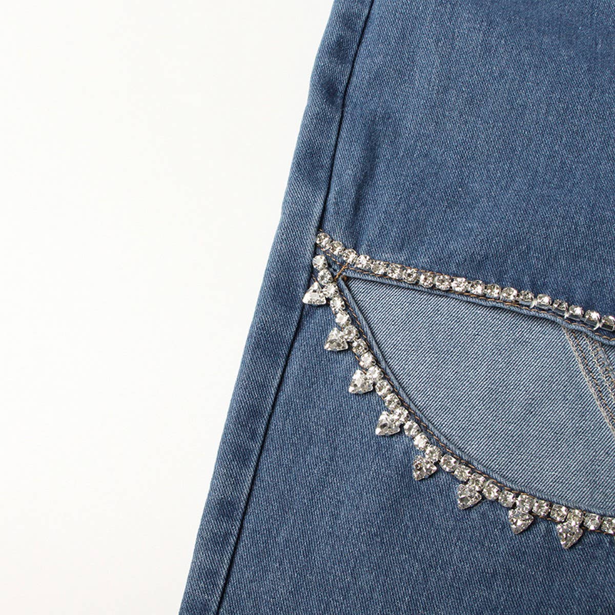 MID RISE STRAIGHT HOLLOW DIAMOND STUDDED JEANS