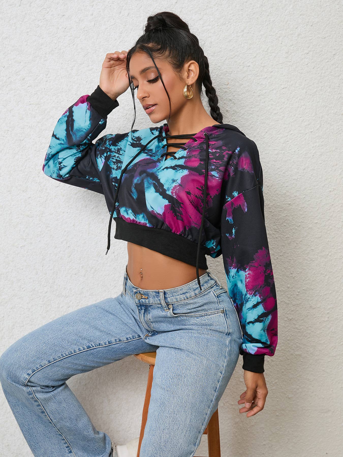 Slouchy tie-dye short long-sleeved crop hoodie