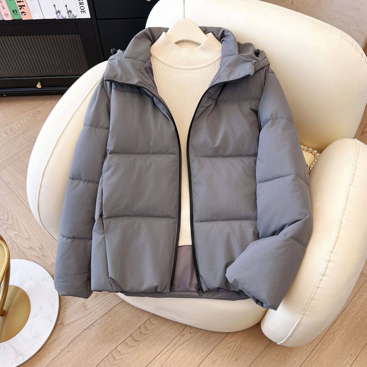 Wear a windproof hooded short warm bread jacket