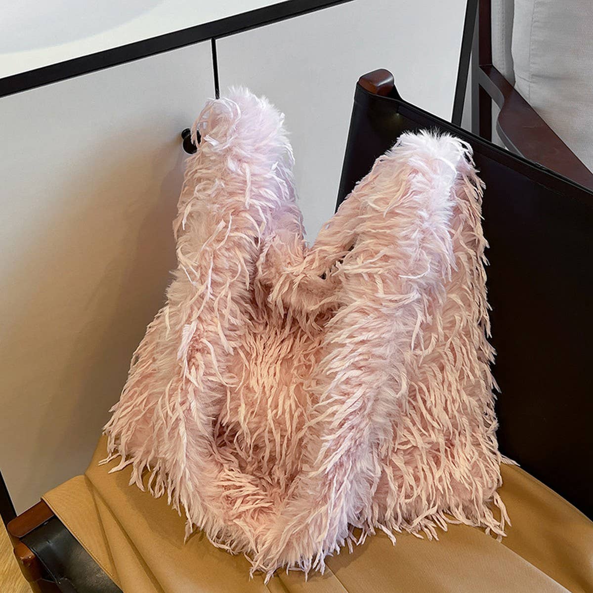 WINTER TASSEL SHOULDER AND CROSSBODY PLUSH BAG_CWAB4012