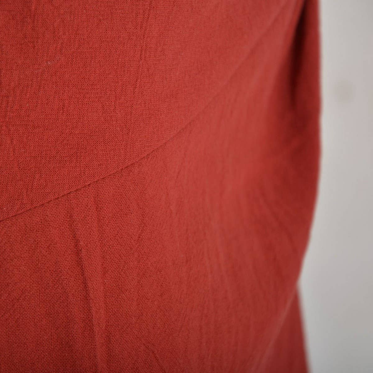 HIGH WAIST COTTON AND LINEN TWISTED SKIRT