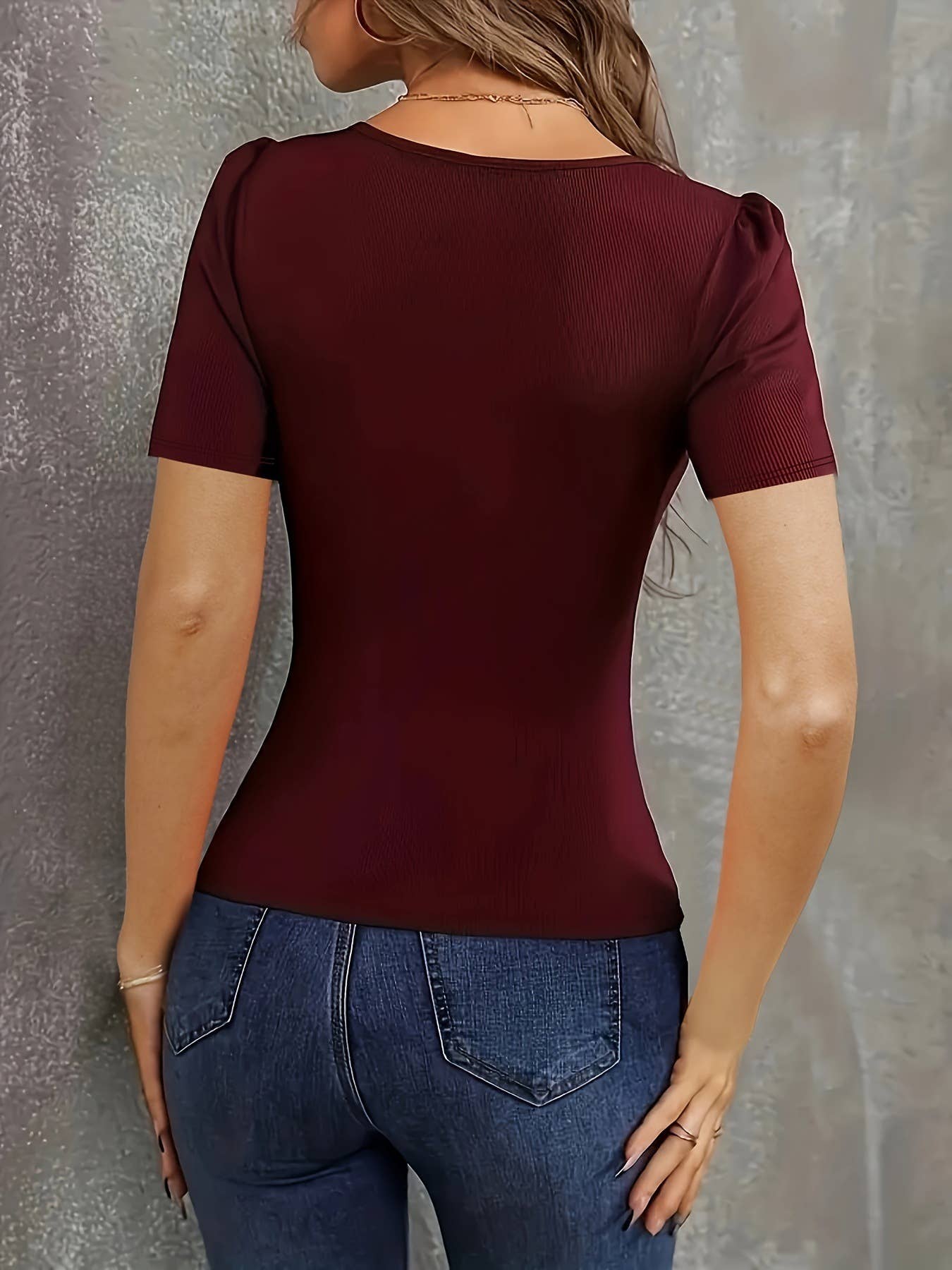 Solid-color low-cut, form-fitting knitted top