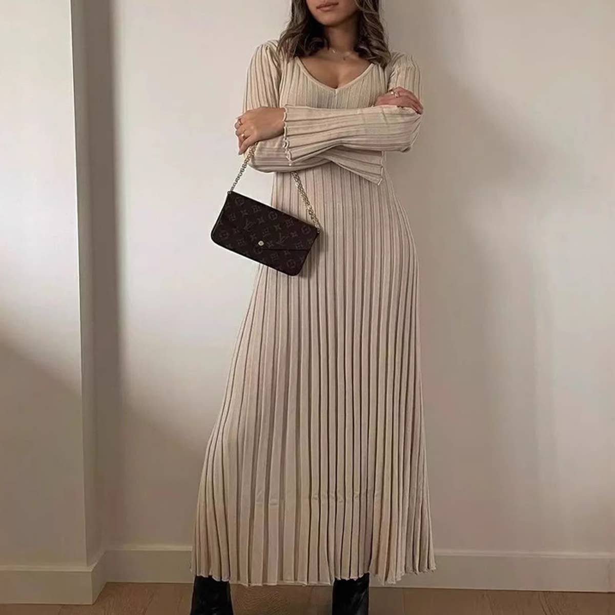 SLIM KNIT SKIRT WITH CASUAL WAIST AND V-NECK