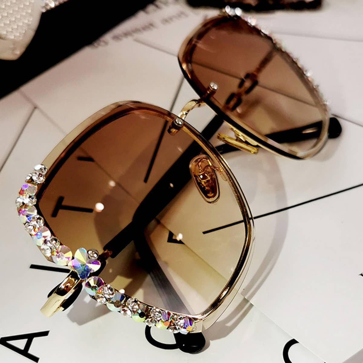 WOMEN UV PROTECTION RHINESTONE SUNGLASSES
