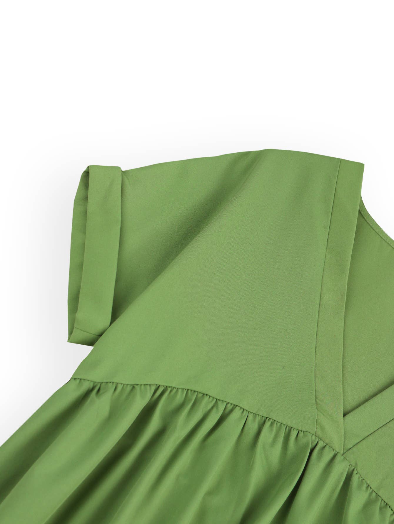 A casual, loose V-neck, large-hem short dress