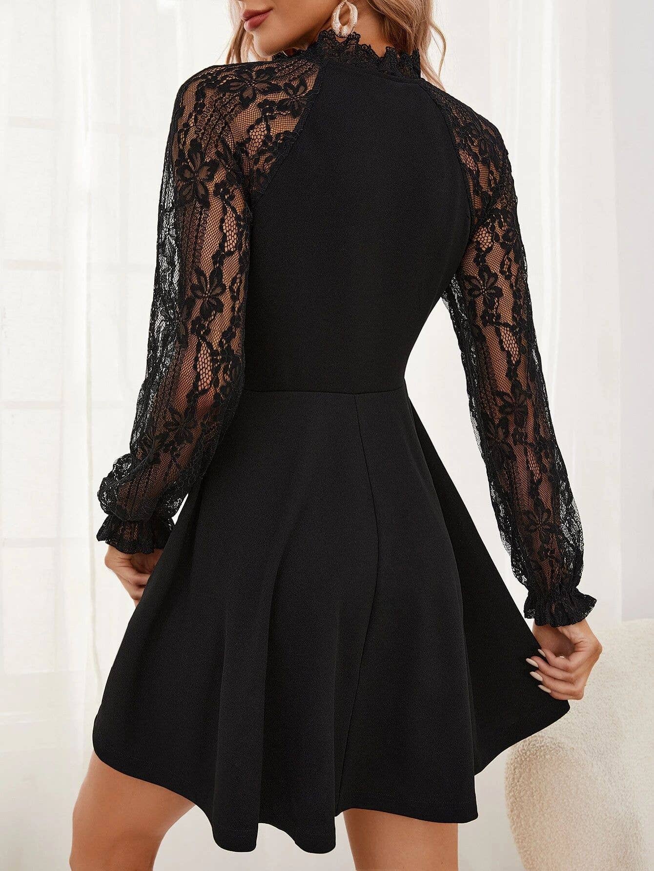 Solid-color French color-blocking lace-up dress