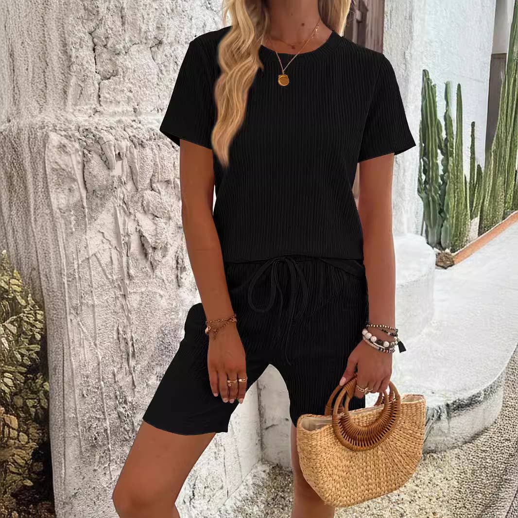 Two-piece sportswear set of short sleeves shorts