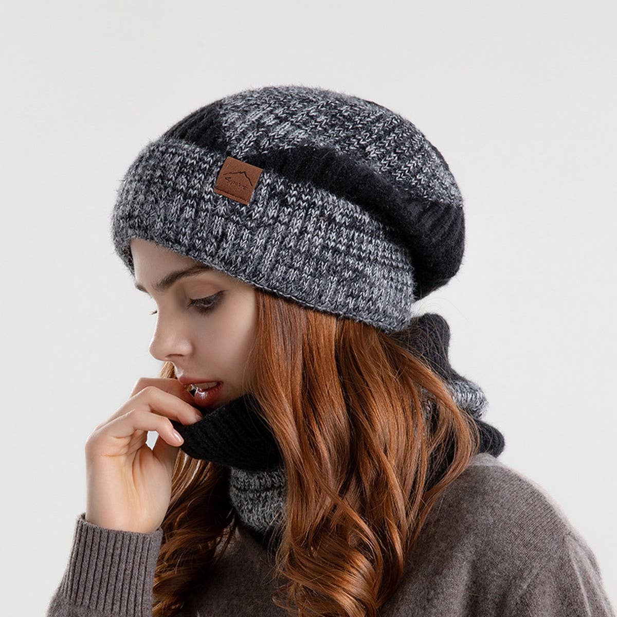 WINTER TWO-COLOR HAT AND SCARF TWO-PIECE SET