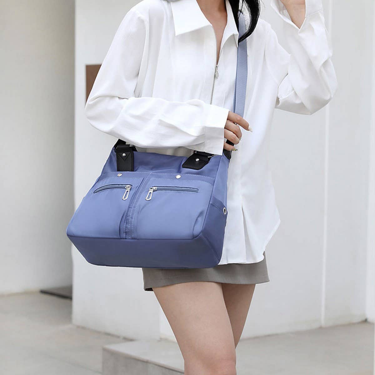 LARGE CAPACITY LIGHTWEIGHT SHOULDER MESSENGER BAG