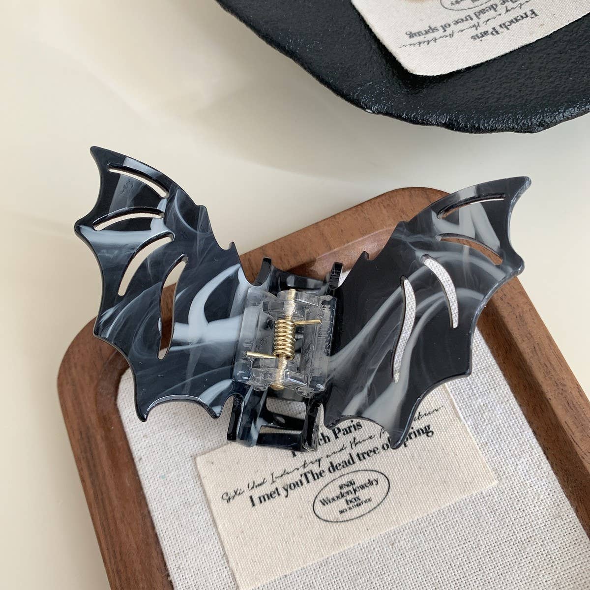 CWAHA07706_HALLOWEEN BAT WING CLAW HAIR CLIP