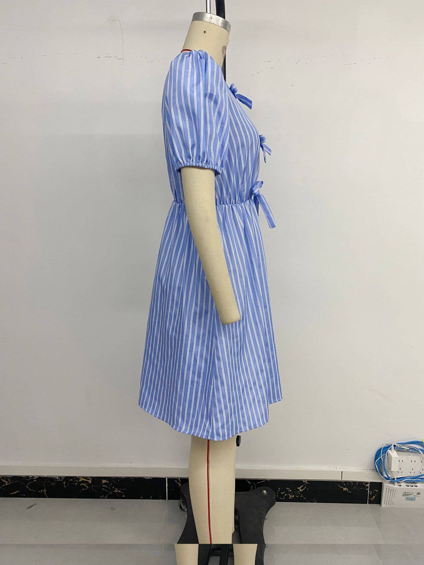 Vintage striped crew neck with bow lace-up dress
