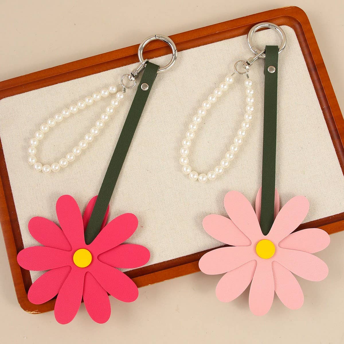 Cute PU Daisy Pearl Chain Flower Keychain Charm