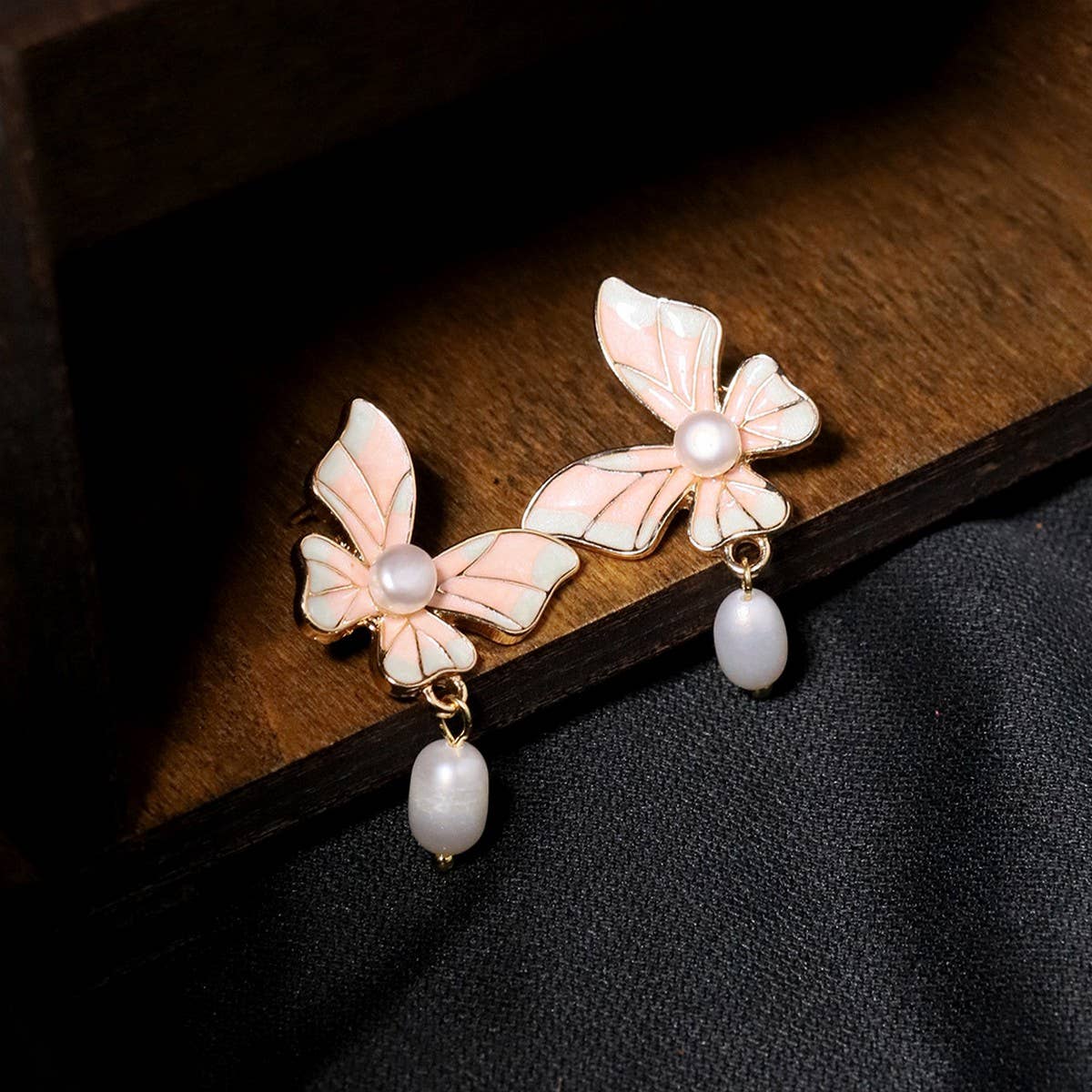 HIGH-END ARTISTIC RETRO BUTTERFLY PEARL EARRINGS