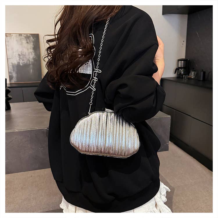 Fashionable and niche glossy single-shoulder bag