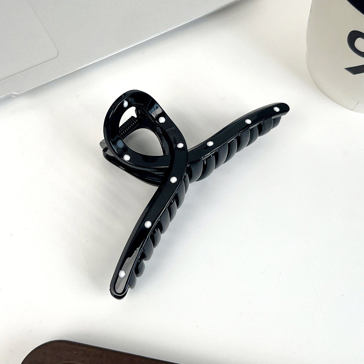 Polka Dot Hair Claw for Elegant Buns_CWAHA2066