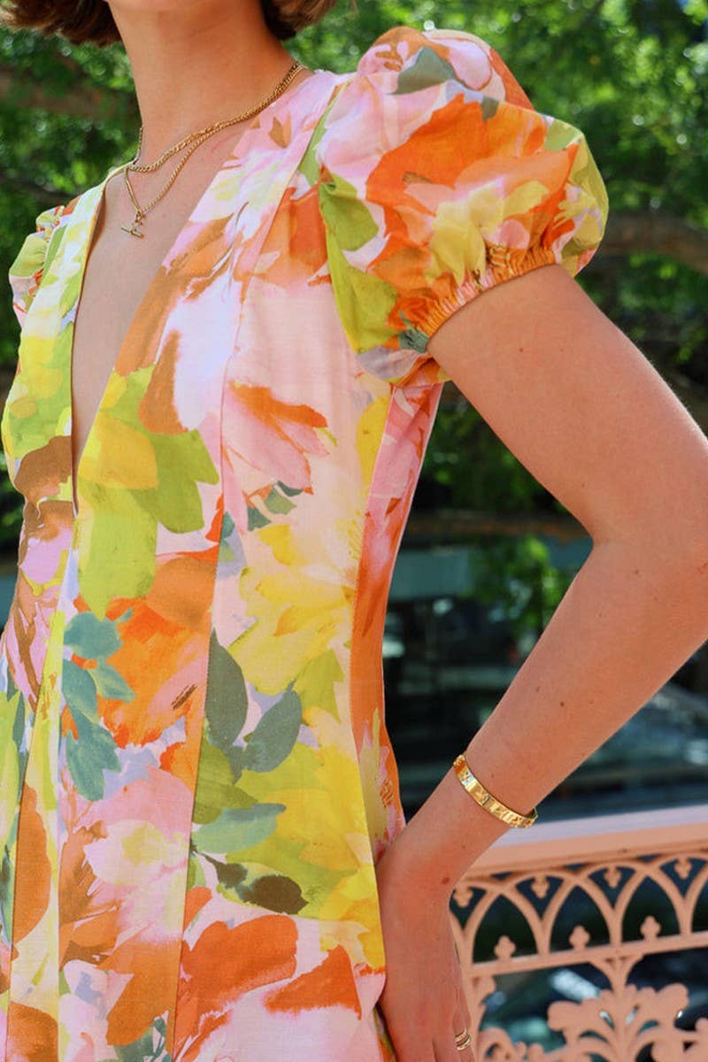 CWDMD6316_LOW-CUT V-NECK STRIPED PUFF SLEEVE SWING DRESS