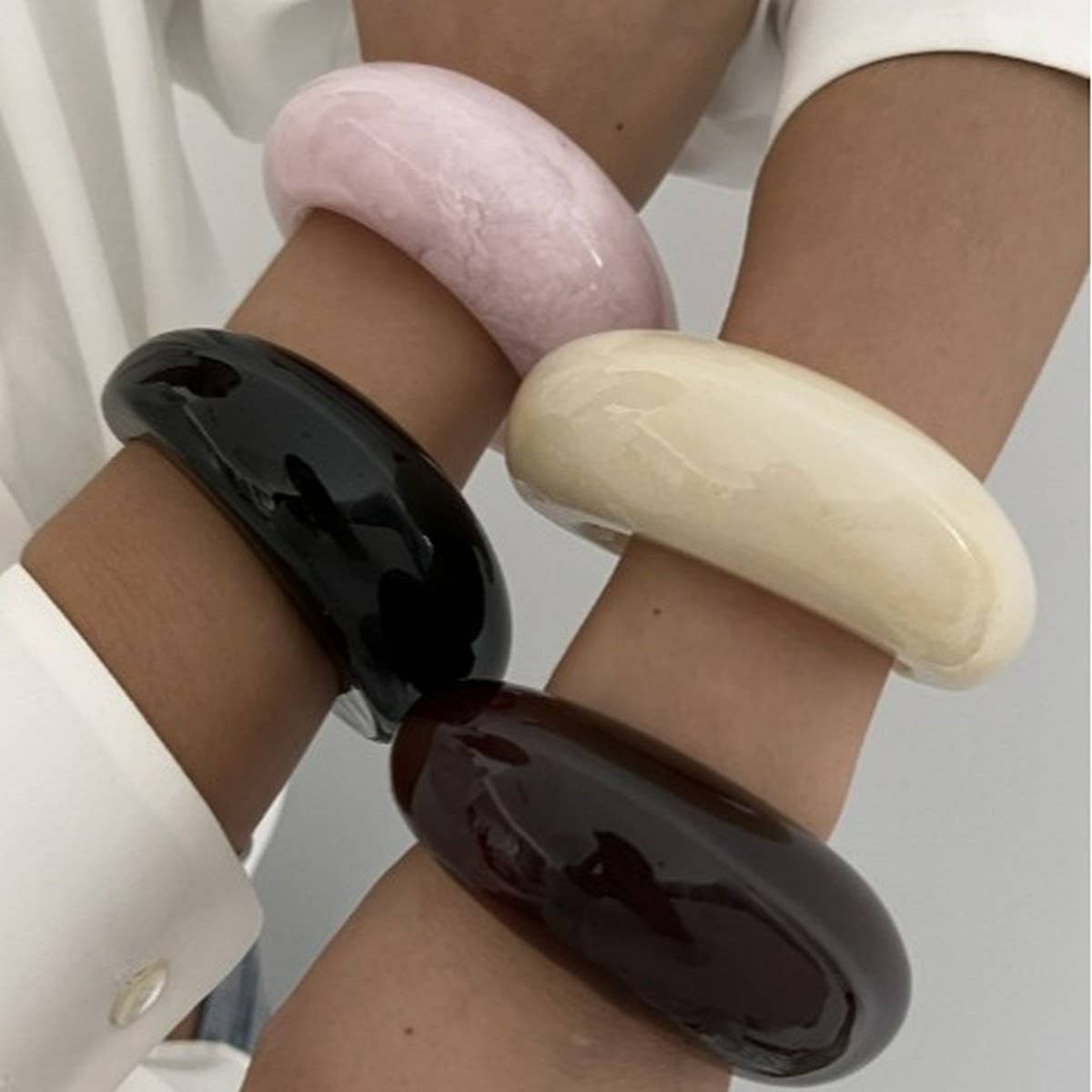 FASHIONABLE MULTI-COLOR CURVED TEXTURE BRACELET