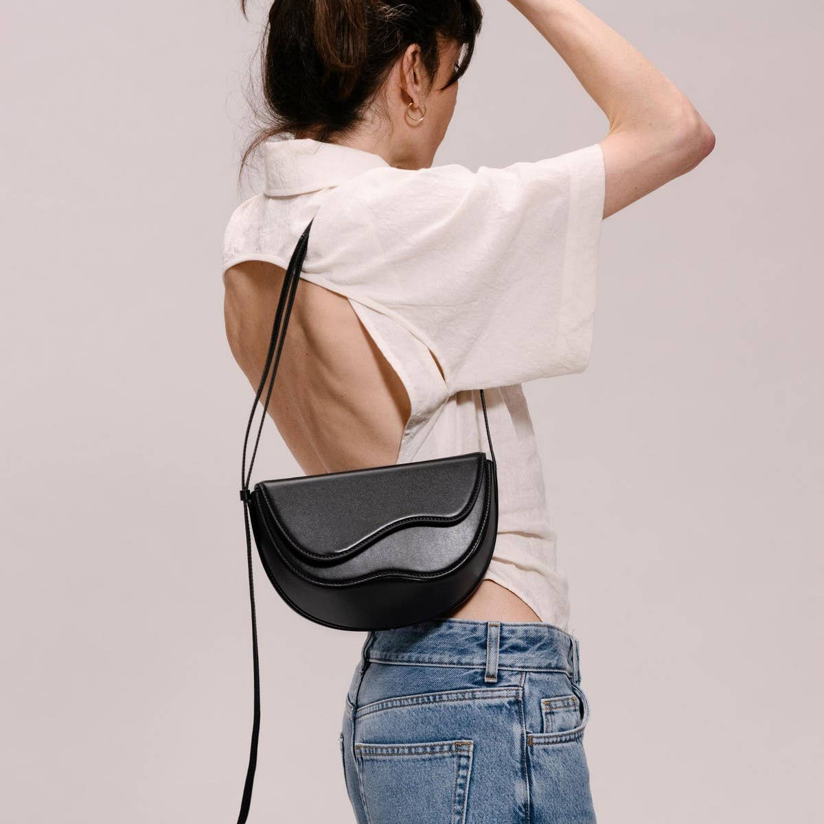 SEMI-CIRCULAR CONTRASTING SHOULDER CROSSBODY BAG_CWAB1931