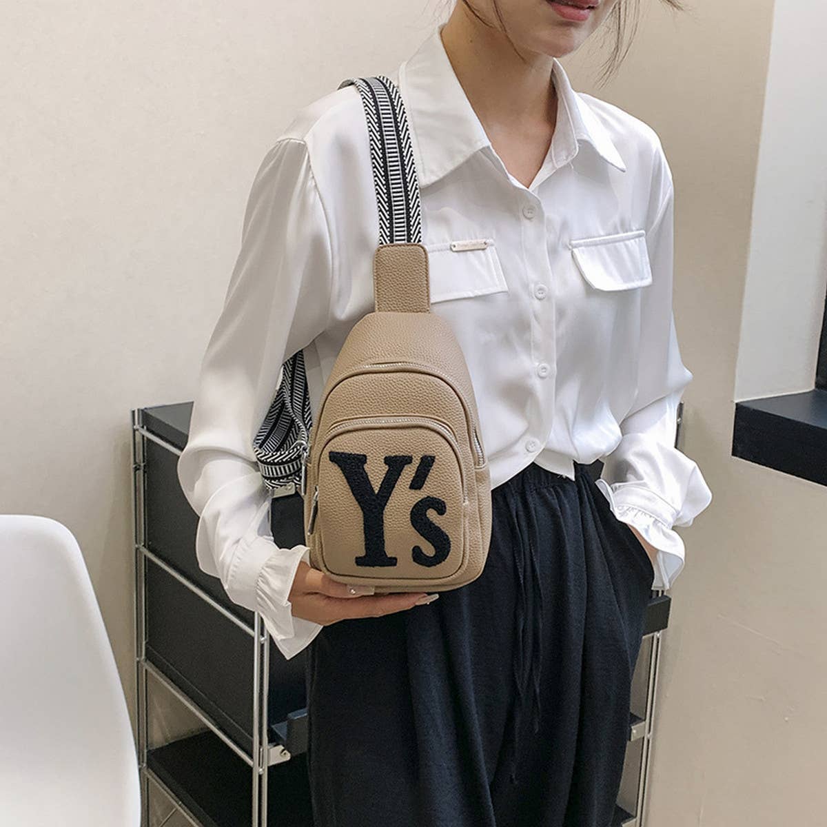 SIMPLE YS LETTER CROSSBODY BAG_CWAB2090