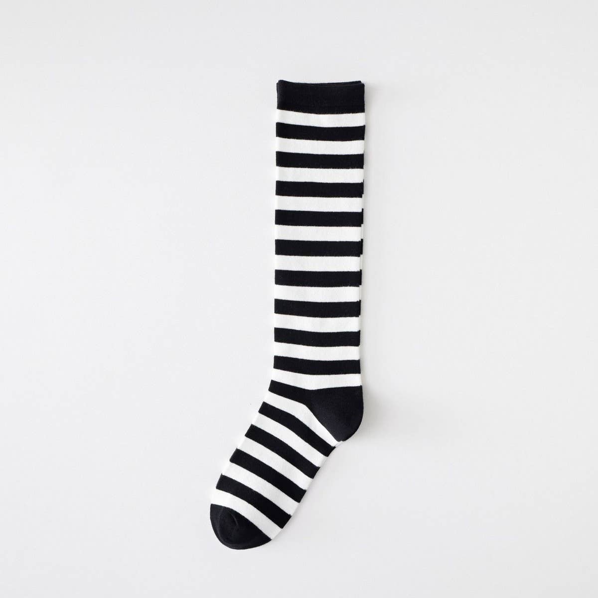 SWEET BONELESS SLIM BLACK STRIPED KNEE-HIGH SOCKS