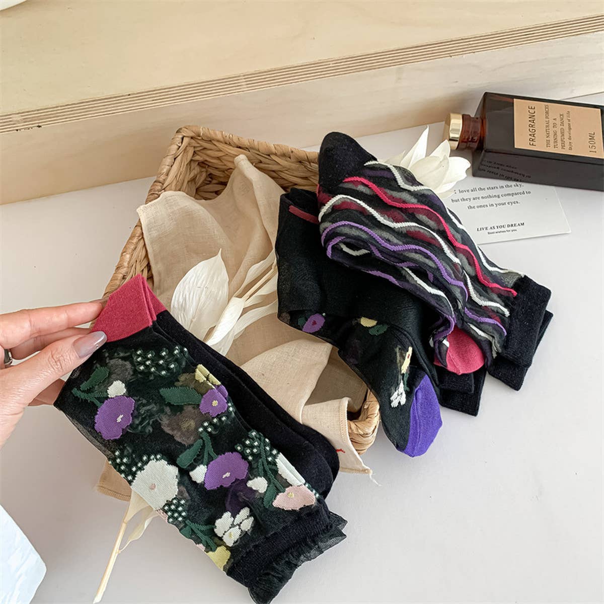 RETRO CASUAL FLORAL BLACK SOCKS_CWMS0562