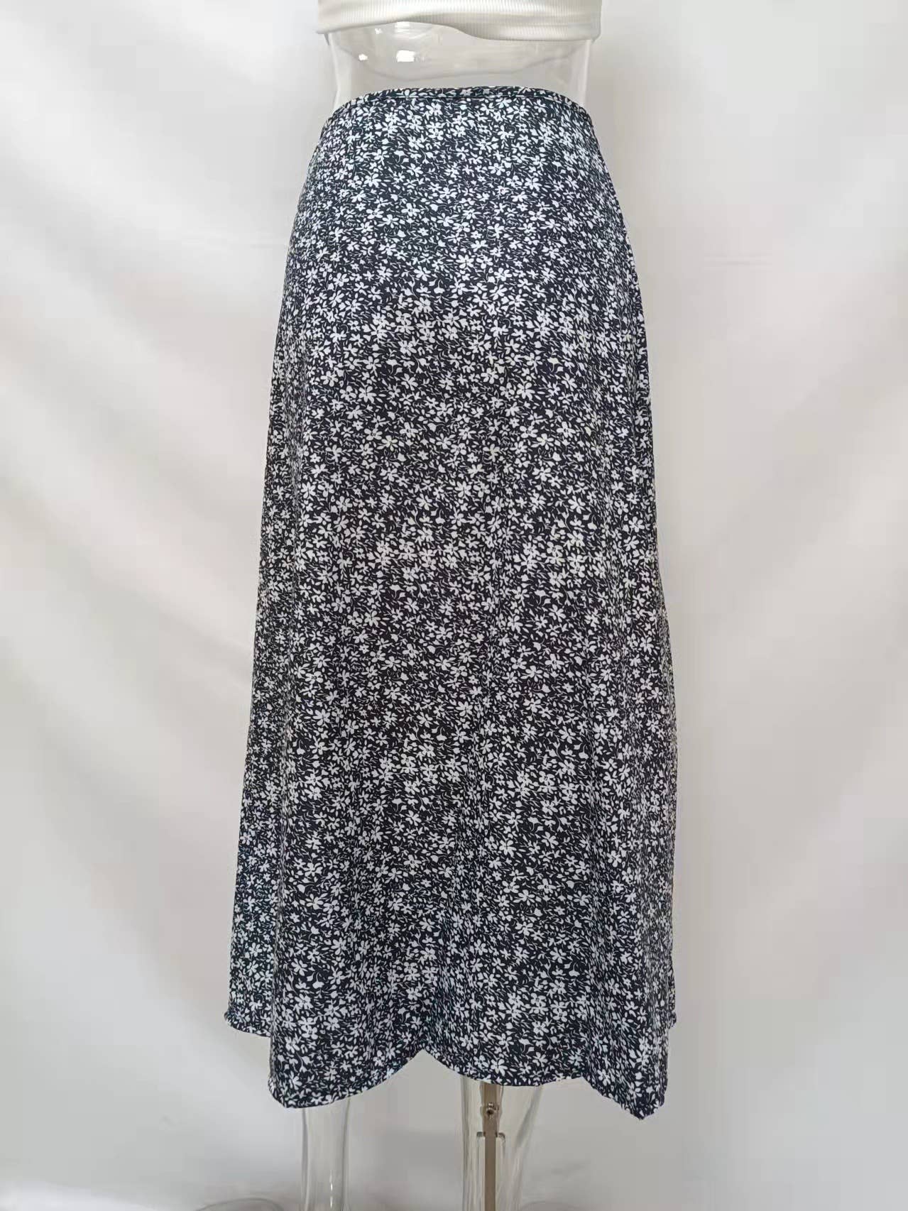 High-slit A-line body-hugging mid-waist skirt