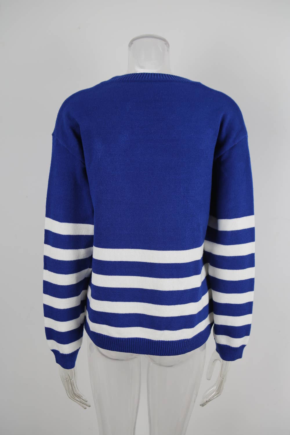 Round-neck, long-sleeved and striped sweater