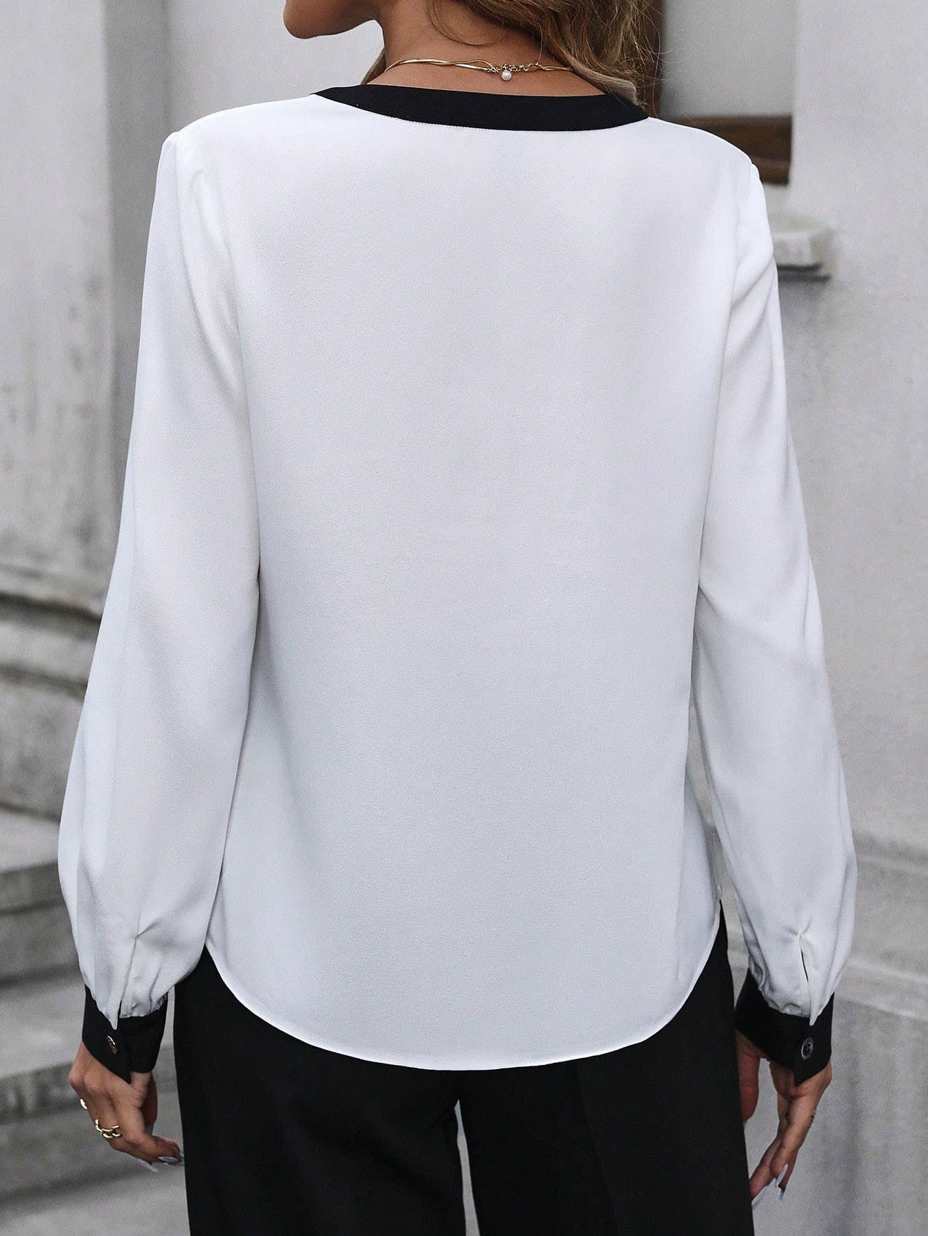 STYLISH V-NECK COMMUTER BUTTON-UP SHIRT