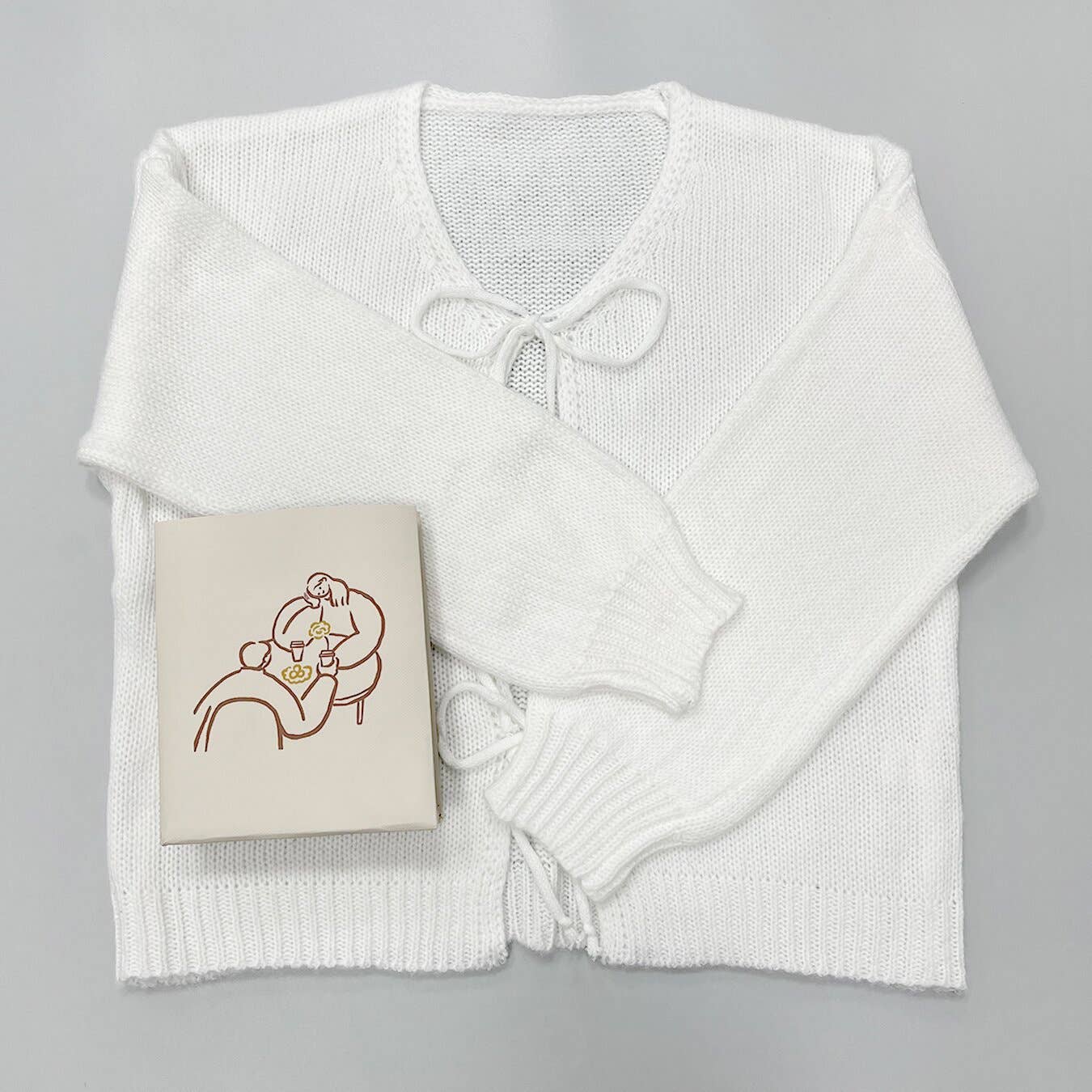 Round-neck long-sleeved lace-up knitted cardigan