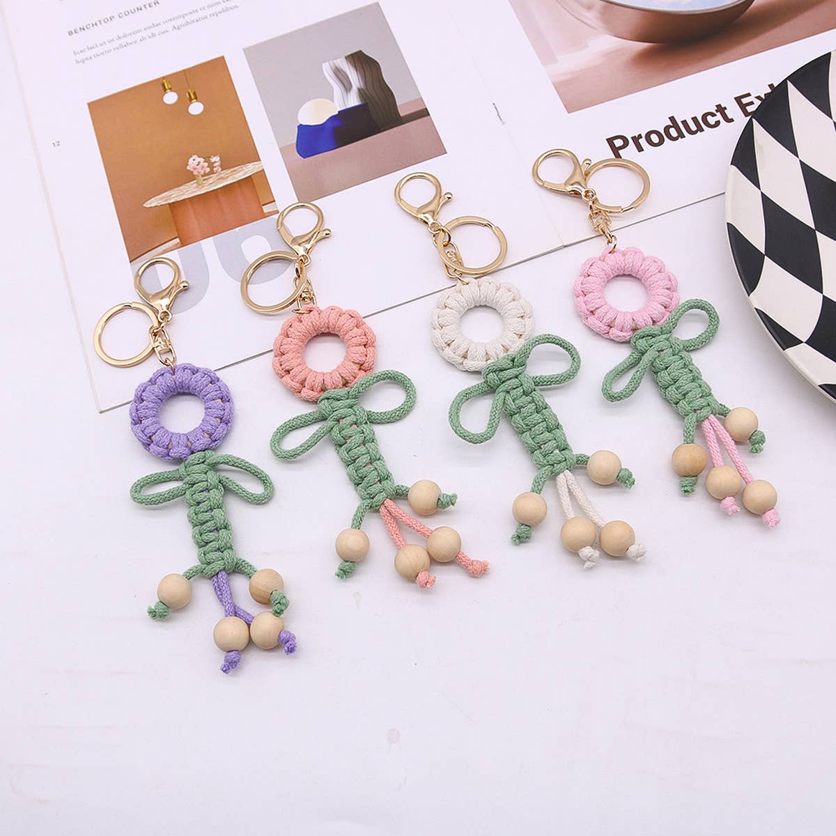 2024 HAND-WOVEN FLOWER KEYCHAIN_CWMM1571