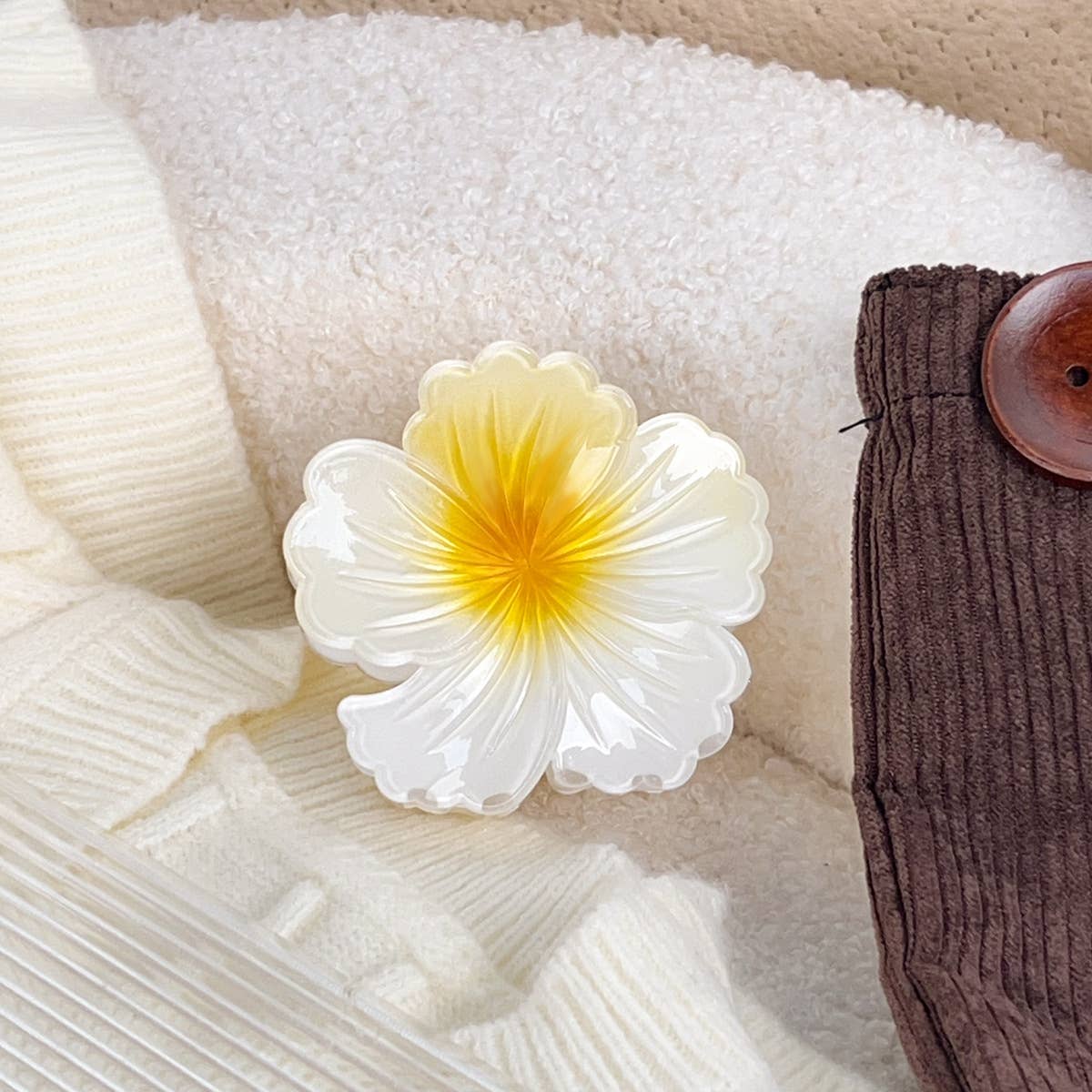 Summer wavy flower hair clip for seaside vacation