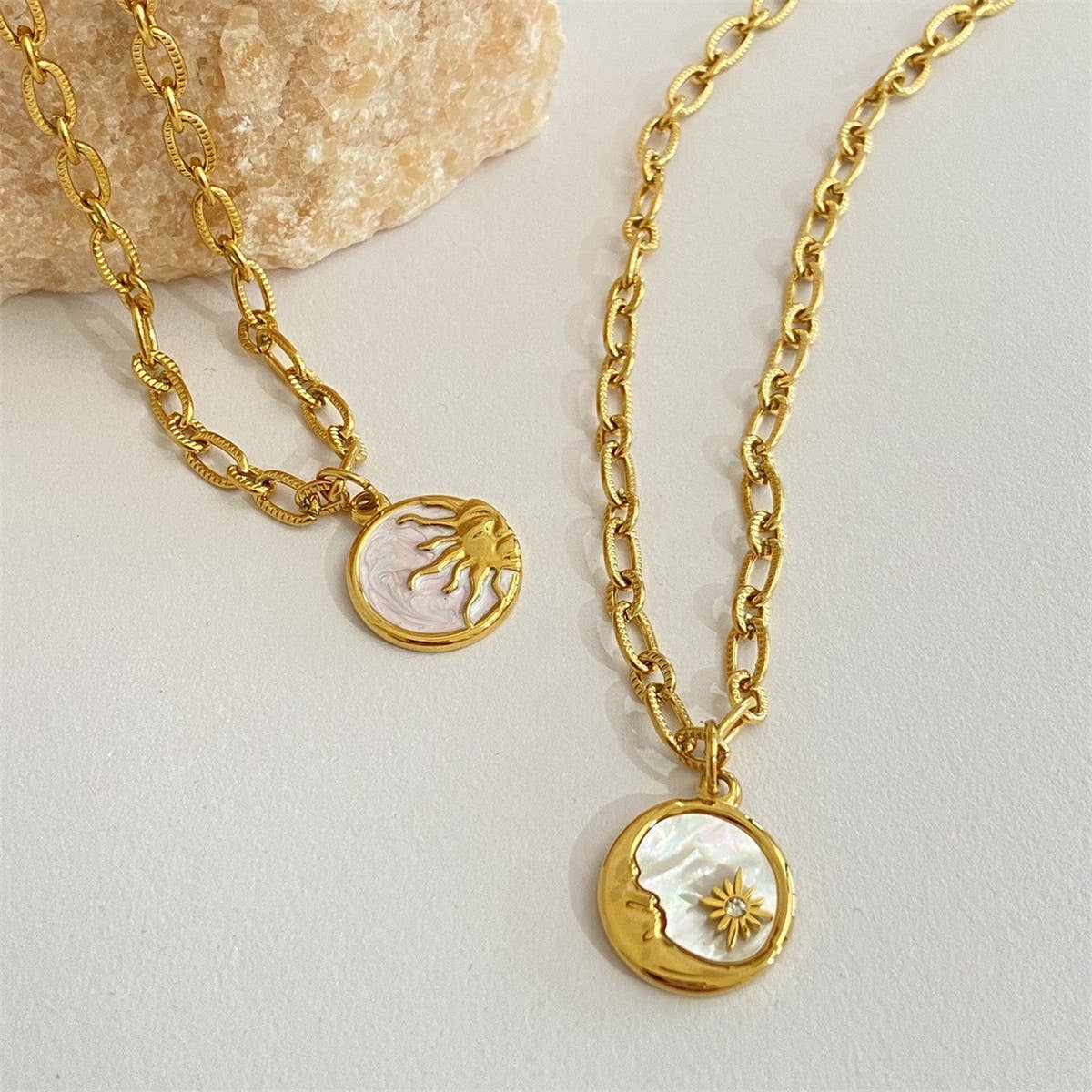 SUN MOON ROUND NECKLACE