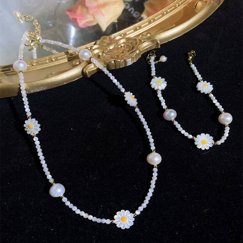 Exquisite fresh shell Daisy small flower necklace