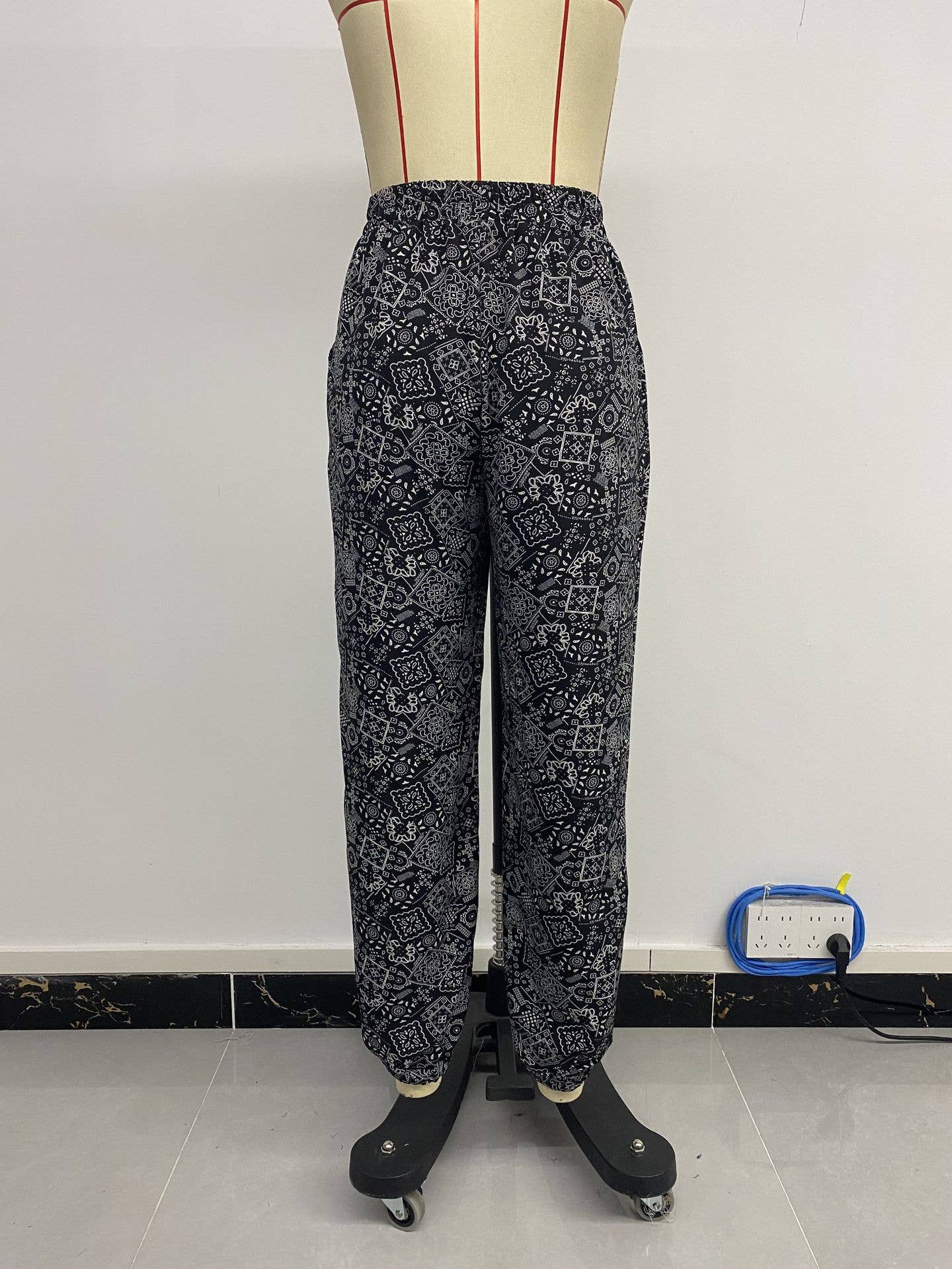 Loose pants with ethnic style printed bouquets