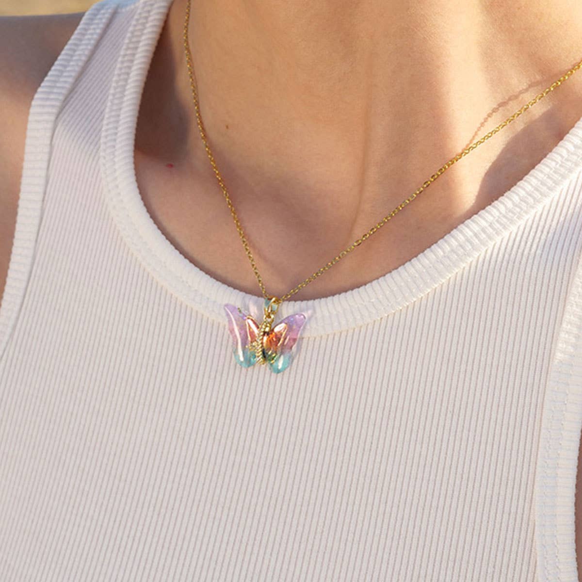 RESIN BUTTERFLY PENDANT NECKLACE_CWAJE0618