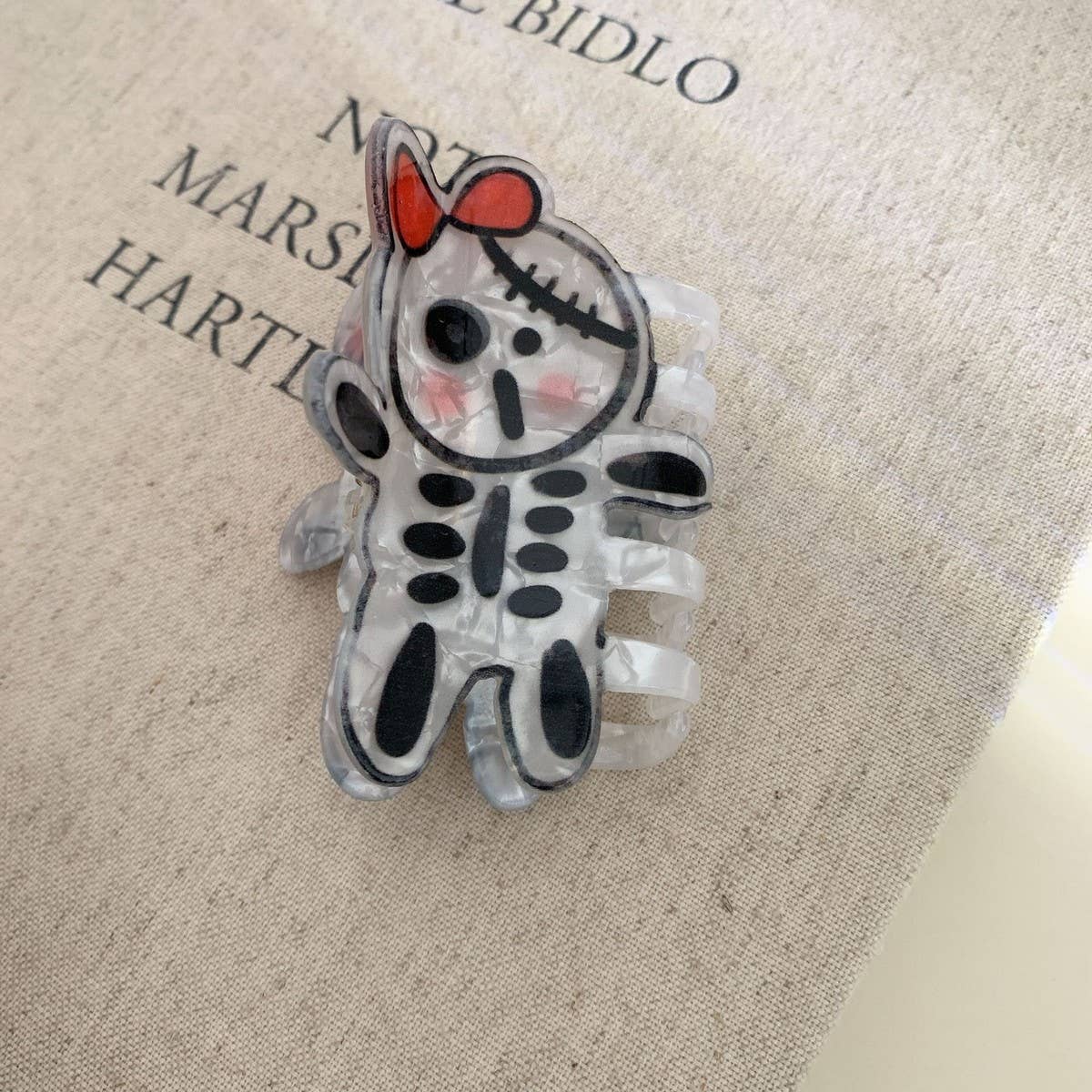 CWAHA07707_HALLOWEEN PUMPKIN CLAW SHARK HAIR CLIP