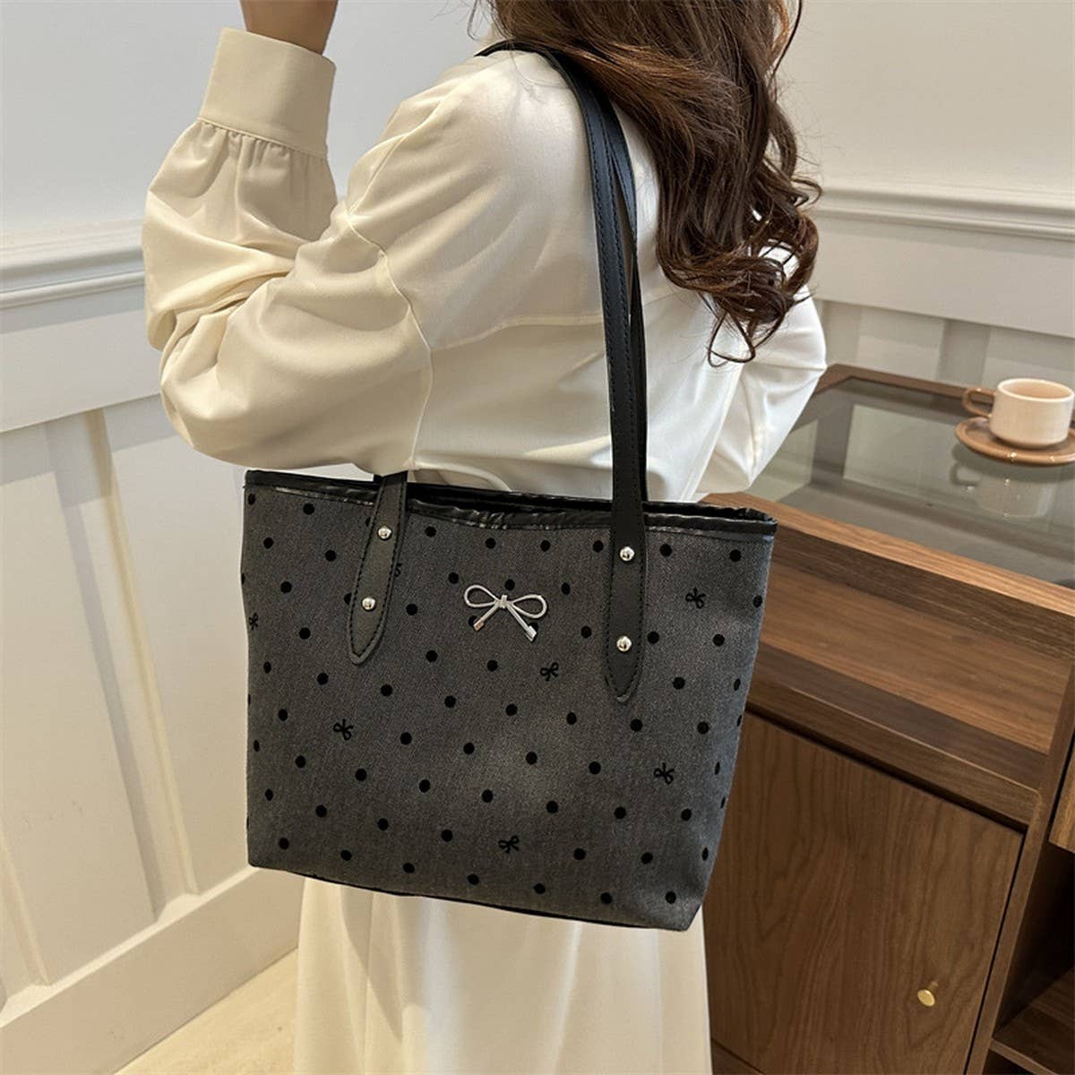 POLKA DOT BLACK BOW UNDERARM TOTE_CWAB3316