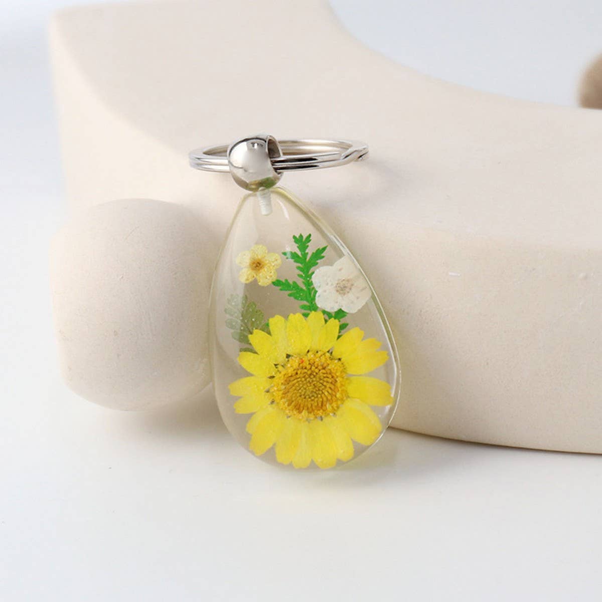 CREATIVE REAL FLOWER KEYCHAIN CAR PENDANT