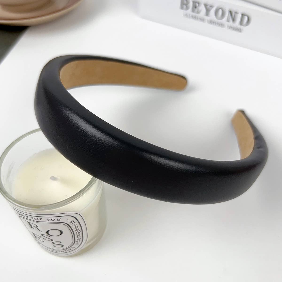 Solid wide-sided sponge high cranial top hairband