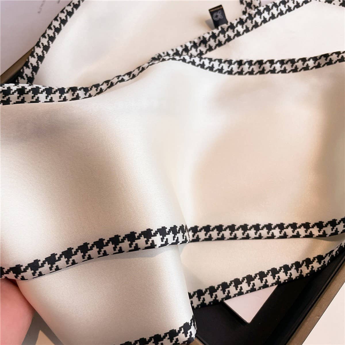 VERSATILE NARROW COMMUTER TEMPERAMENT HEAD SCARF