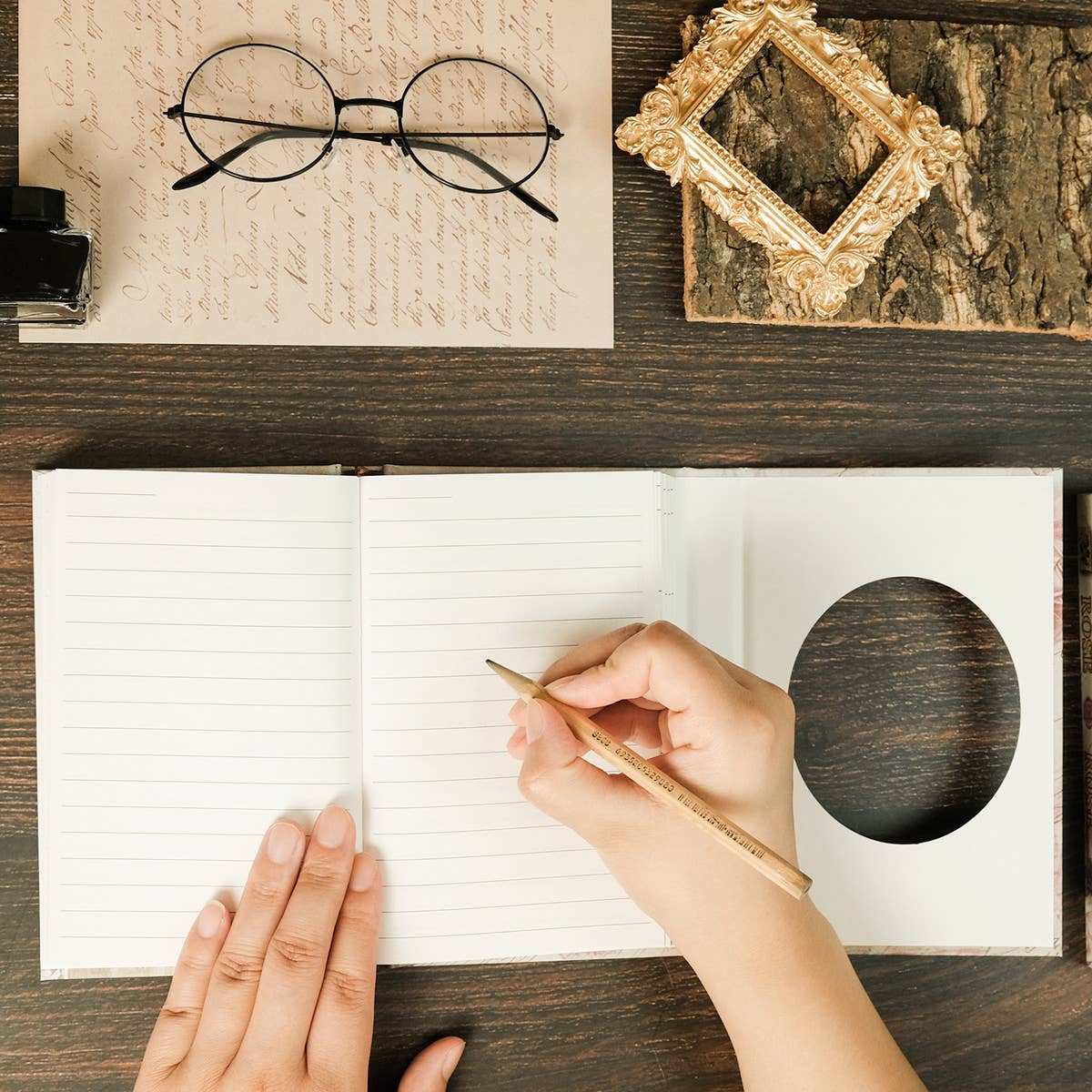 VINTAGE ROSE PORTABLE NOTEBOOK