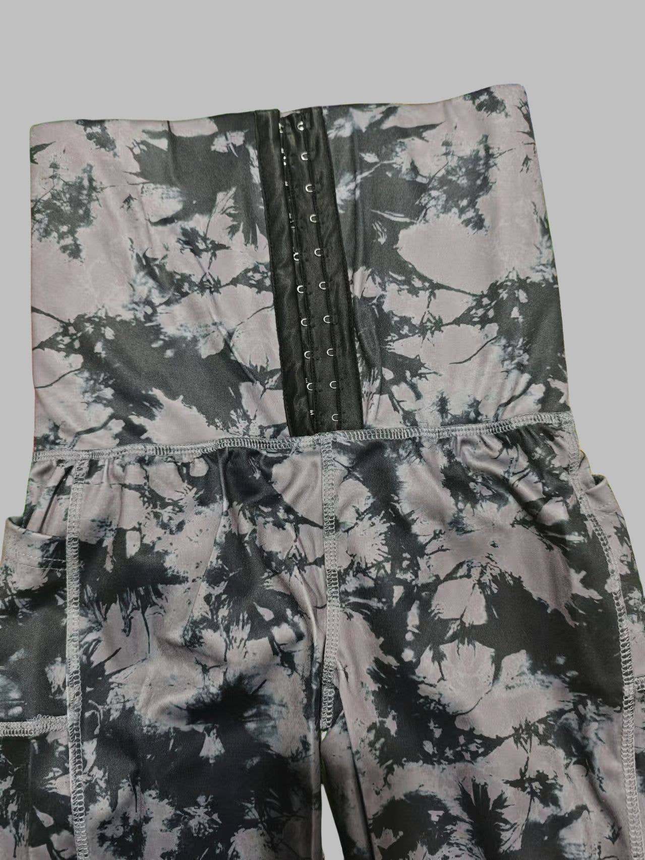 Three-breasted yoga pants and tight sports pants