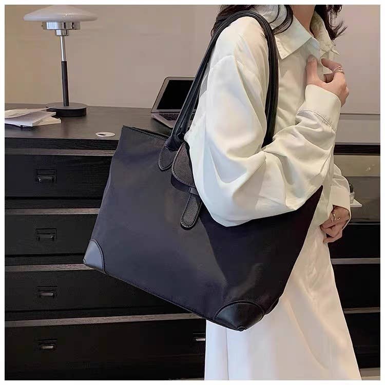 Single-shoulder commuting nylon fabric tote bag