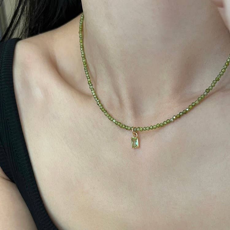 Simple and light luxury green zircon necklace