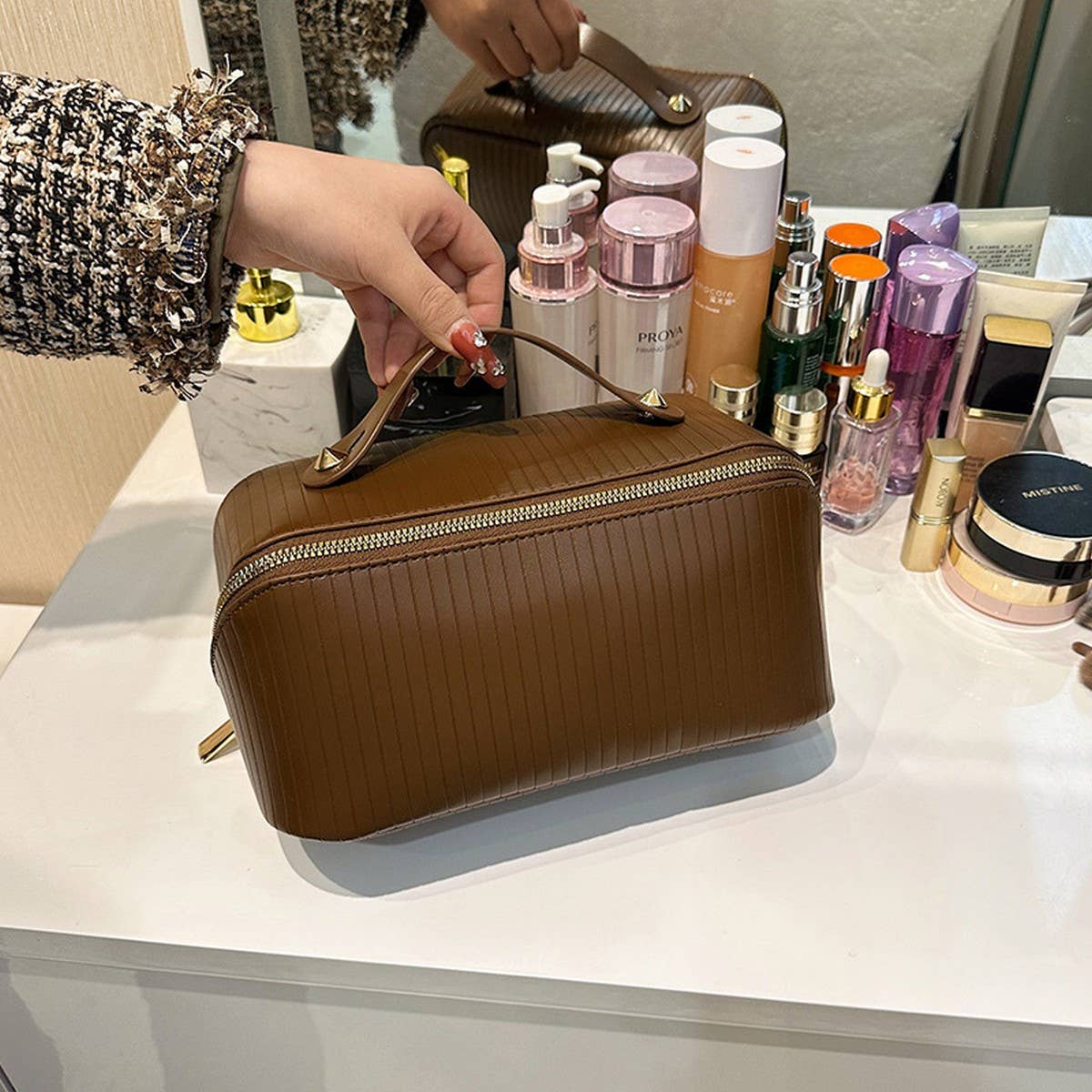 PORTABLE LARGE CAPACITY COMPARTMENT COSMETIC BAG_CWAB4428