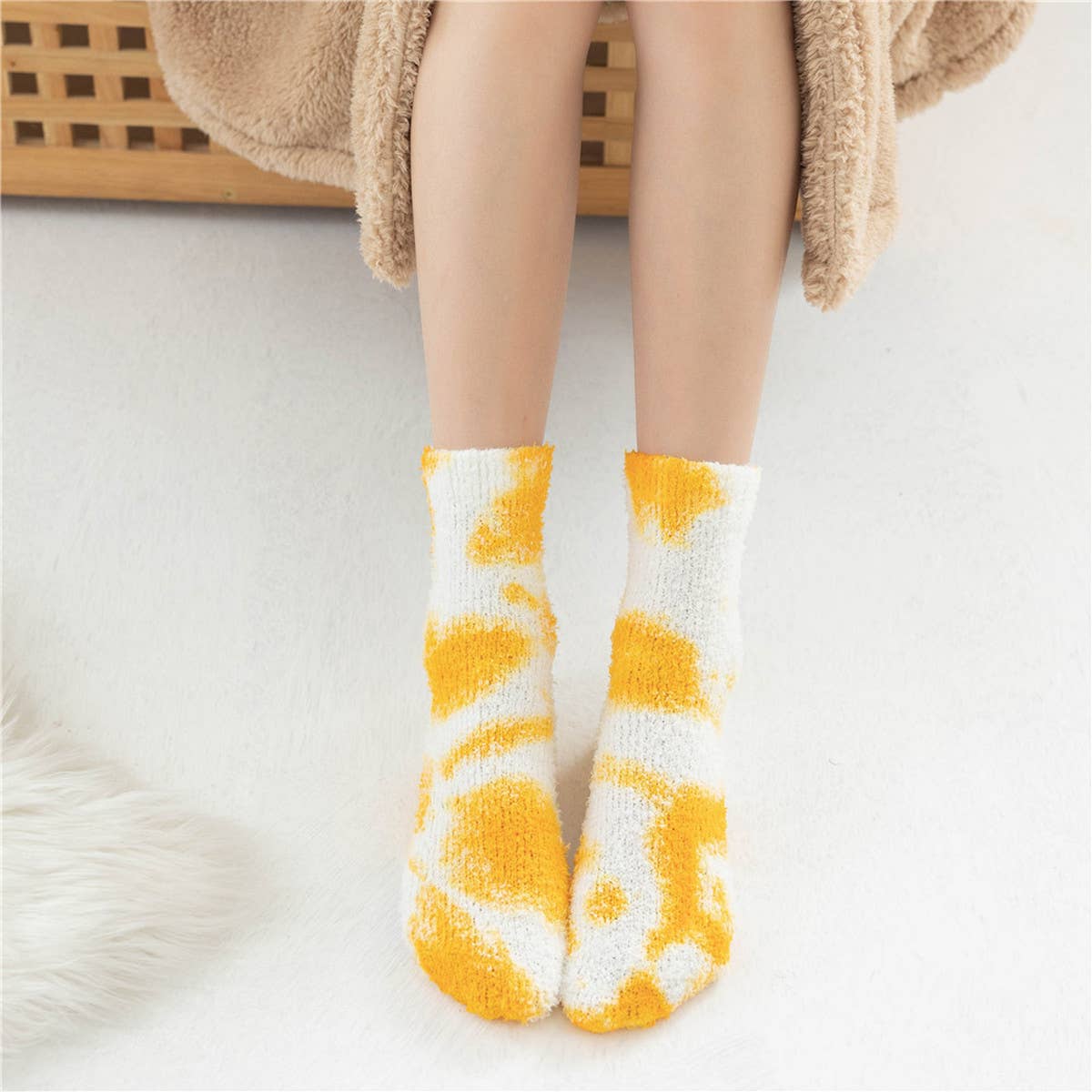 WOMEN PADDED TIE-DYED CORAL VELVET SOCKS