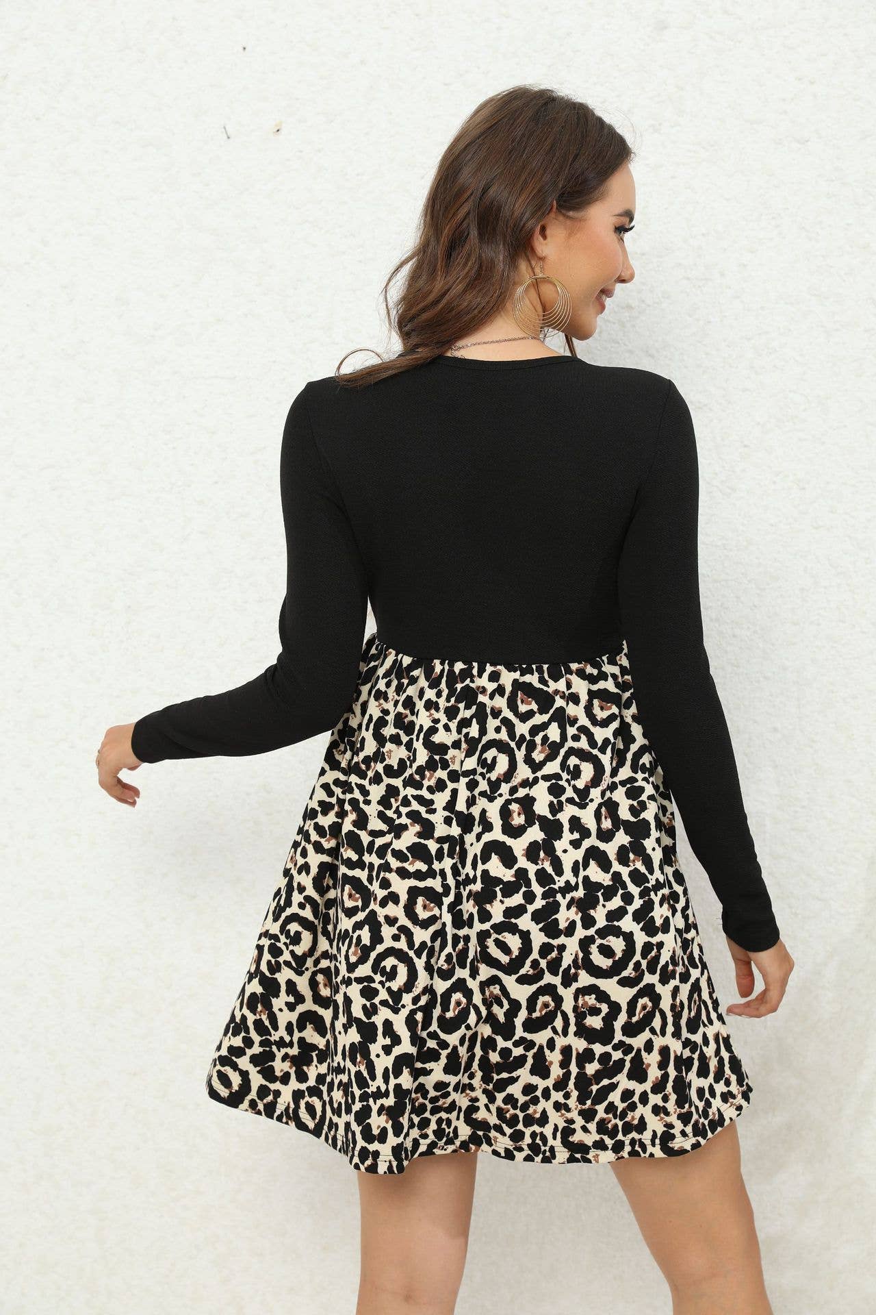 Stylish crew neck leopard print slim-fit dress