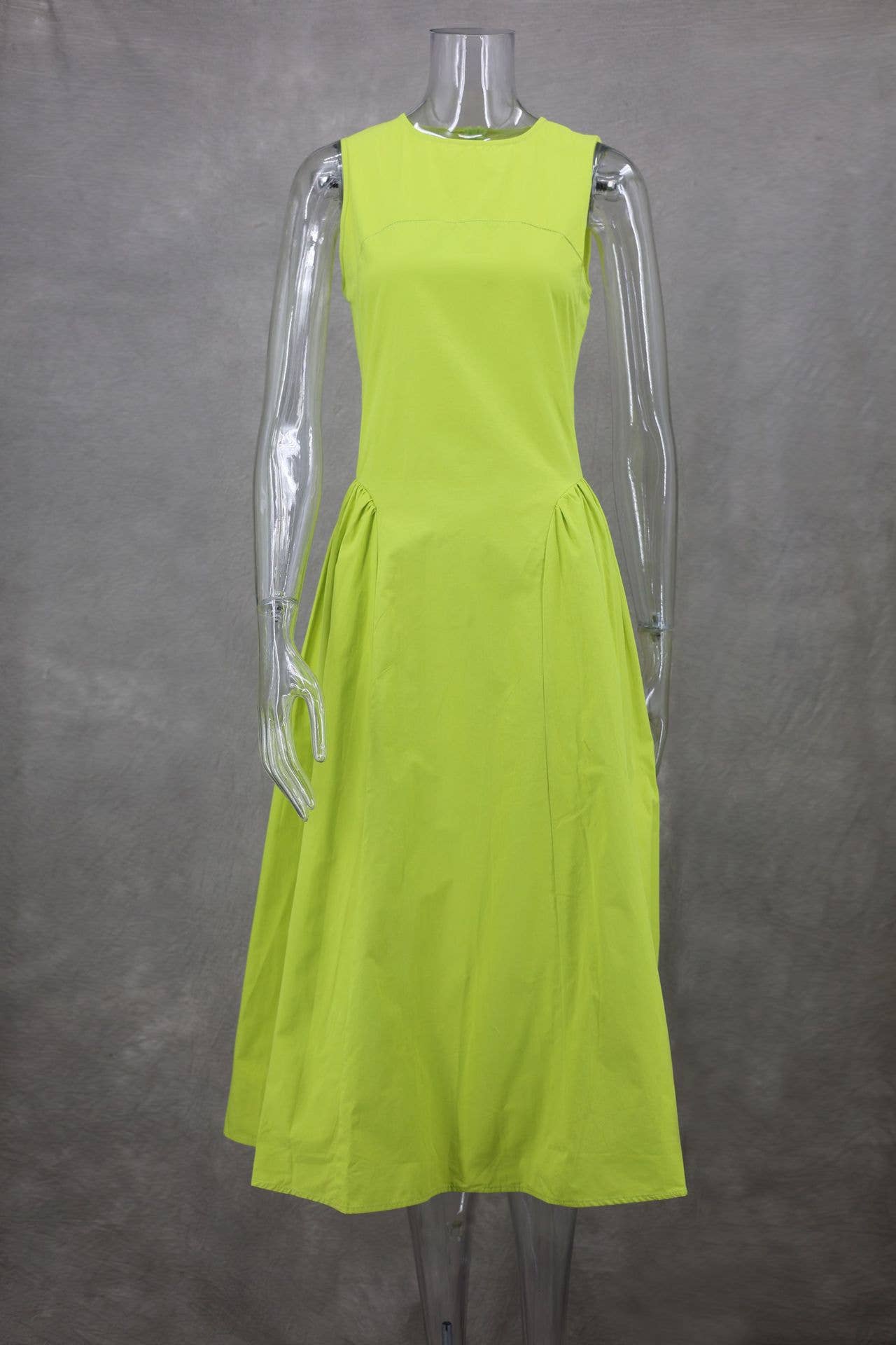 Sleeveless solid-color vest dress with large hem